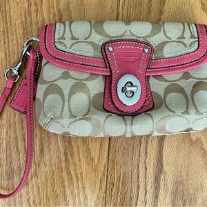 Coach Vintage wristlet tan fabric/pink leather